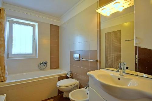 Apartments with parking space Umag - 22649