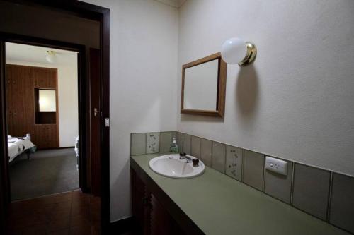 a bathroom with a sink and a mirror at Jen’s Beach House - easy walk to the Ocean, Colourpatch Cafe by the river in Augusta