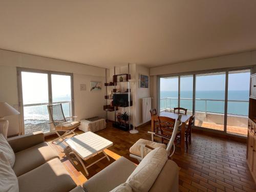 Appartement confortable avec vue sur l'océan, 2 chambres et balcon - FR-1-197-201