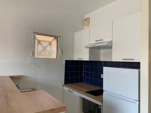 Photo de la galerie de l'établissement Biscarrosse Plage - Studio cabine: 4 pers, proche plages et commerces, ménage inclus - FR-1-319-191, à Biscarrosse-Plage