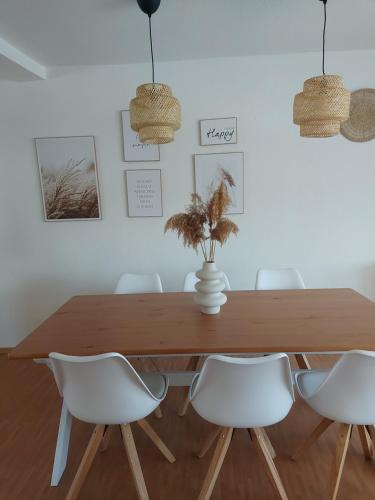 Billede fra billedgalleriet på Stilvolle Ferienwohnung free parking, Space, WLAN i Niestetal