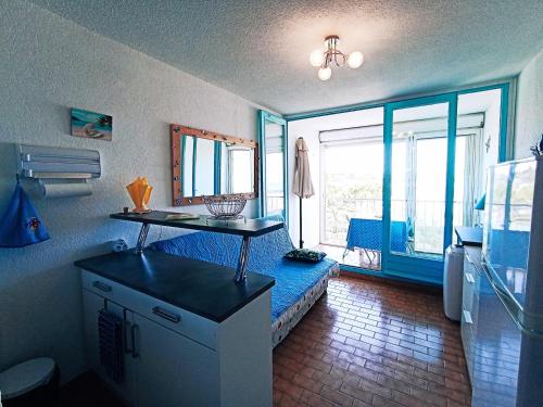 Studio cabine climatisé face plage avec parking à Sète