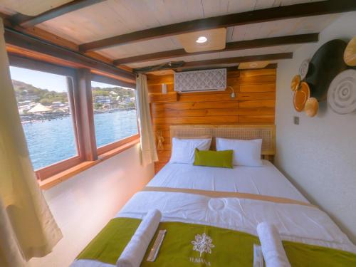 a bedroom with a bed on a boat at Phinisi Open Trip Komodo 3 days 2 Night in Limbung