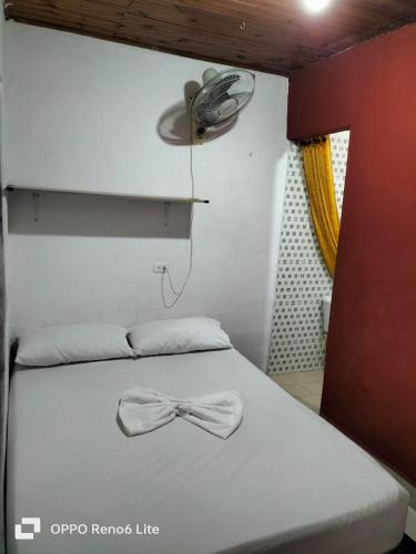 Ένα ή περισσότερα κρεβάτια σε δωμάτιο στο HOSTAL SARITA