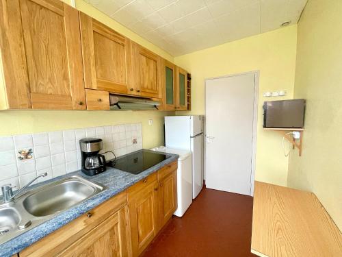 Photo de la galerie de l'établissement Maison de pays proche plage avec terrasse, 2 chambres, WIFI, quartier calme - FR-1-231-318, à Bretignolles-sur-Mer