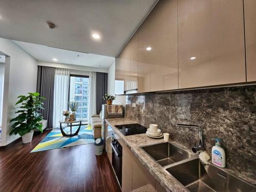 Kuchyň nebo kuchyňský kout v ubytování Căn góc Masteri 2N+ view hồ đẹp