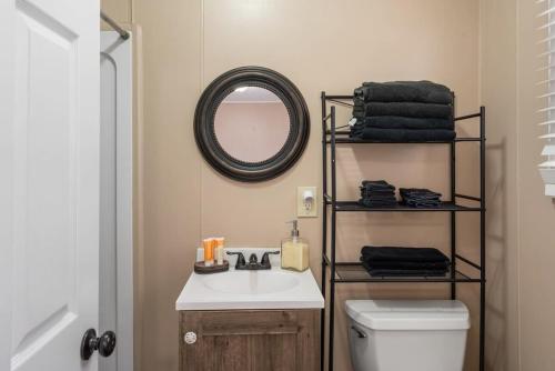 Φωτογραφία από το άλμπουμ του Queen Suite with Scenic Views at Fife Lake Lodge σε Fife Lake