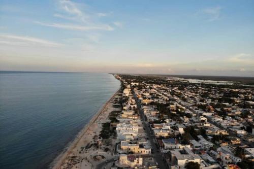 an aerial view of a city next to the water at Cómodo Departamento a 2 cuadras de la playa in Progreso