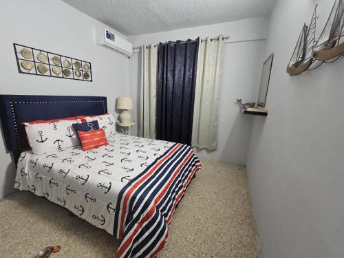 Katil atau katil-katil dalam bilik di KVC Apartamento Privado Aguadilla