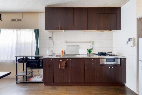 Umeda 15 min, Airport 40 min, USJ 30 min, Quiet residential neighborhood 5LDK Japanese style house for groups and families