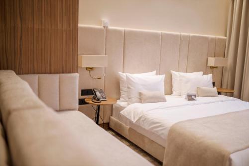 Hayasa Hotel Yerevanにあるベッド