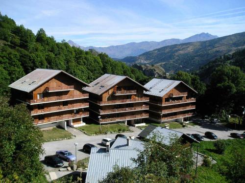 a couple of buildings with mountains in the background at Résidence Les Arolles - 2 Pièces pour 6 Personnes 24 in Valloire