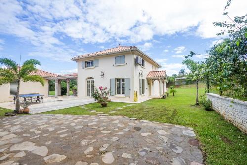 Κήπος έξω από το Villa Saint Alban by Habitation Saint Charles