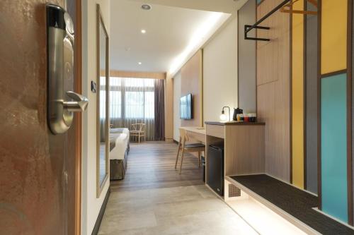 Hoya Hot Springs Resort, Guanzilingにあるテレビまたはエンターテインメントセンター