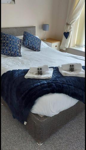 a bed with two towels on top of it at Nags Head Pub in Lampeter