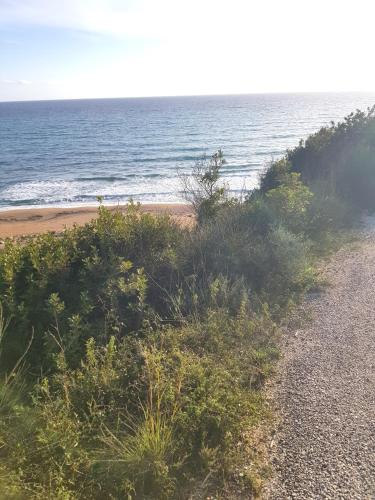a beach with the ocean in the background at Rantos P. Cottage in Dragotiná