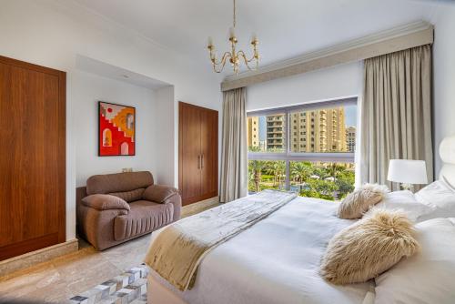 Fairmont North 2BR Balcony Sea View photo 2