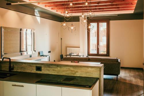 a living room with a kitchen and a couch at Naboo Verona Luxury Suites in Verona