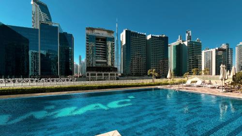 Modern Two Bedroom Apartment with Private Balcony By HSHOME - Downtown Dubai