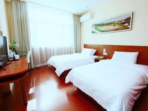 Krevet ili kreveti u jedinici u okviru objekta Hanting Hotel Shanghai Zhenping Road Railway Station