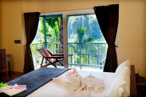 Ένα ή περισσότερα κρεβάτια σε δωμάτιο στο Nisarga Ayurveda