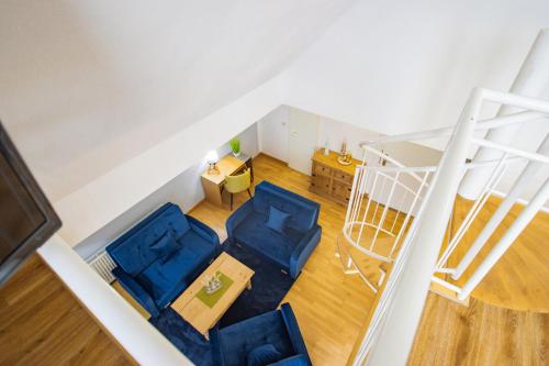 an overhead view of a living room with blue chairs at Inselhotel kleiner Bodden in Buschvitz