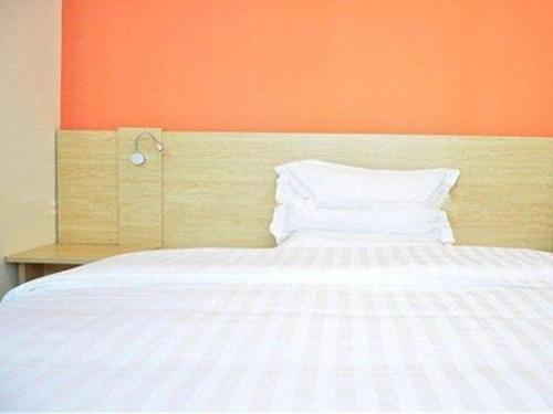Ένα ή περισσότερα κρεβάτια σε δωμάτιο στο 7 Days Premium Rizhao Ju County Ancient City