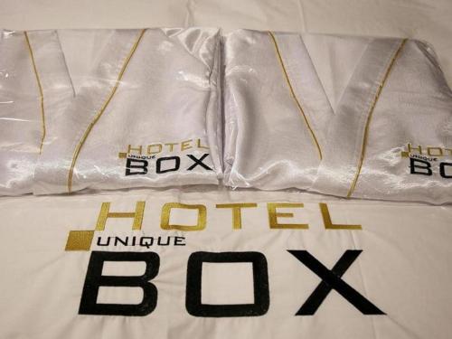 um close-up de um saco de hotel com as palavras caixa do hotel em Daejeon Hotel Box em Daejeon