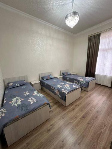 Una cama o camas en una habitación de Хостел Мистер Шох