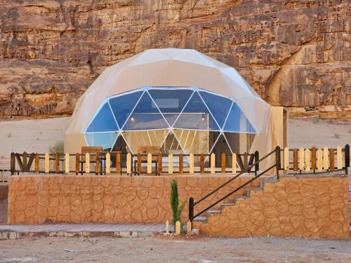 a dome house in the middle of a desert at غرووب وادي رم in Wadi Rum