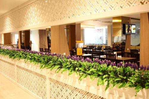 Hotel Astoria tesisinde bir restoran veya yemek mekanı