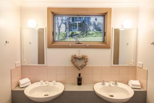 Phòng tắm tại Snowgums Lodge