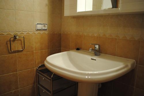 A bathroom at Apartamentos Moravella