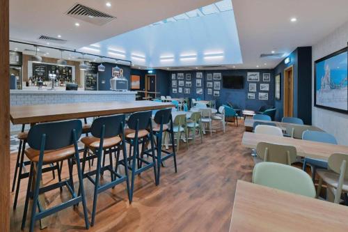 a bar in a restaurant with chairs and tables at Travelodge London Central Southwark in London