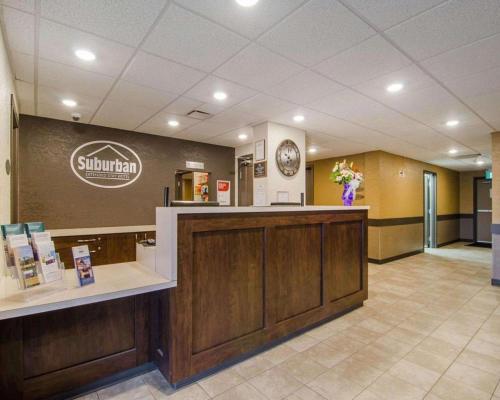 a lobby of a hospital with a reception desk at Quality Inn and Suites - KindersLey in Kindersley