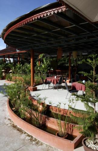 Κήπος έξω από το Ratchaphruek 2007 Hotel
