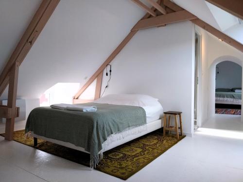 Voodi või voodid majutusasutuse Appartement cosy chic La Ville au Monnier toas