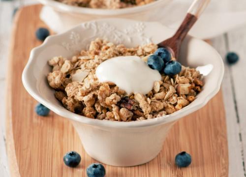a bowl of blueberry crisp with a spoon at Ibis Xinzhou Qiyi RD in Xinzhou