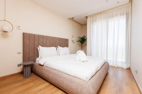 Postel nebo postele na pokoji v ubytování Stylish 1BR flat in Hay Riad Central Rabat