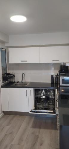 Η κουζίνα ή μικρή κουζίνα στο Apartamento camiño dos Faros