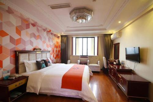 a hotel room with a large bed and a television at Pai Hotel Dujiang Yanxujia Gaoqiao in Dujiangyan