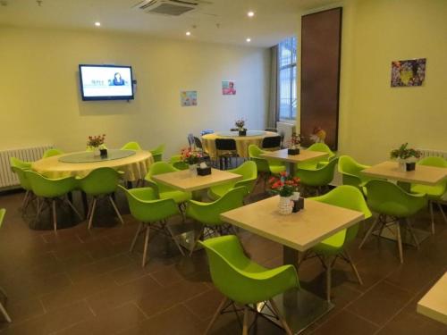 Μια τηλεόραση ή/και κέντρο ψυχαγωγίας στο 7 Days Inn Tai'an Dongpingxi Hualian