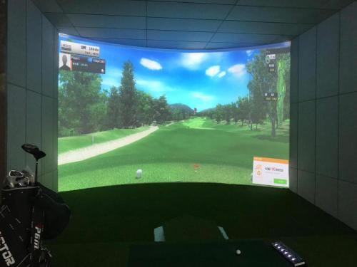 a view of a golf course on a television screen at Tiantai He hotel in Tiantai