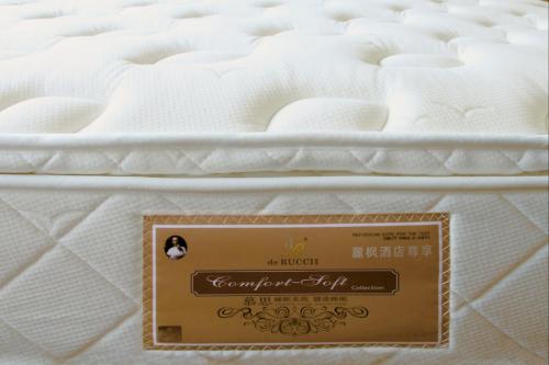 a white mattress with a sign on it at Lavande Hotels Changzhi City God Temple in Changzhi