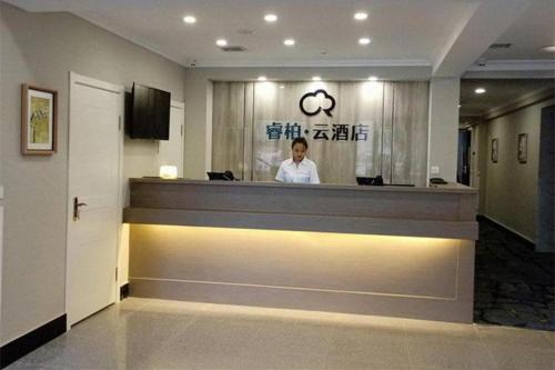 Lobbyen eller receptionen på Yun Brand-Dalian Laodong Park Wuchang Street Ripple Hotel
