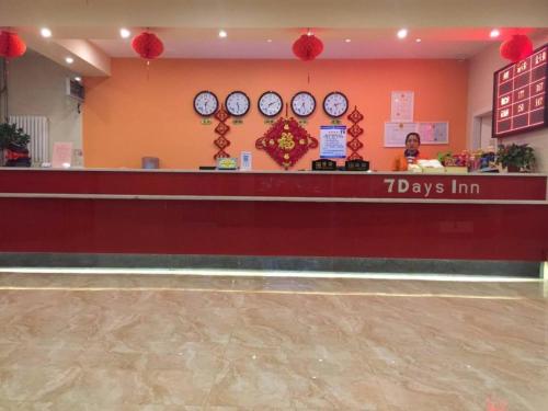 The lobby or reception area at 7 Days Inn Tai'an Ningyang