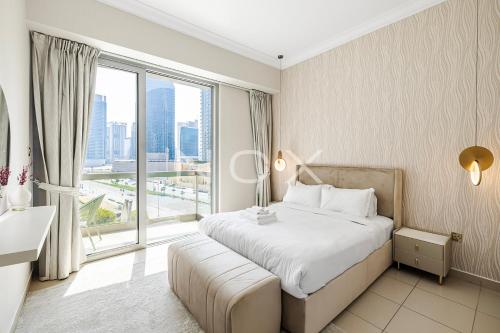 Postel nebo postele na pokoji v ubytování Exceptional 2BR at Boulevard Walk, Downtown Dubai