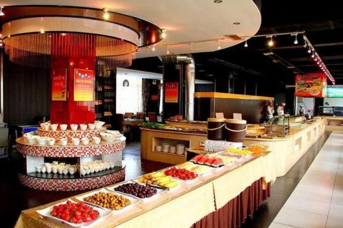 a buffet line with many different types of food at IU Hotel Binzhou University in Binzhou