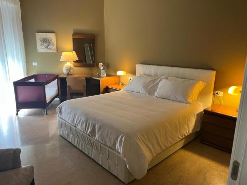 Ένα ή περισσότερα κρεβάτια σε δωμάτιο στο Rosanna House - Vedano Al Lambro