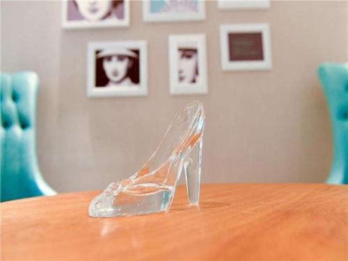 a pair of clear heels sitting on a table at Xana Lite·Kaifeng Small Song City Millennium City Park in Kaifeng